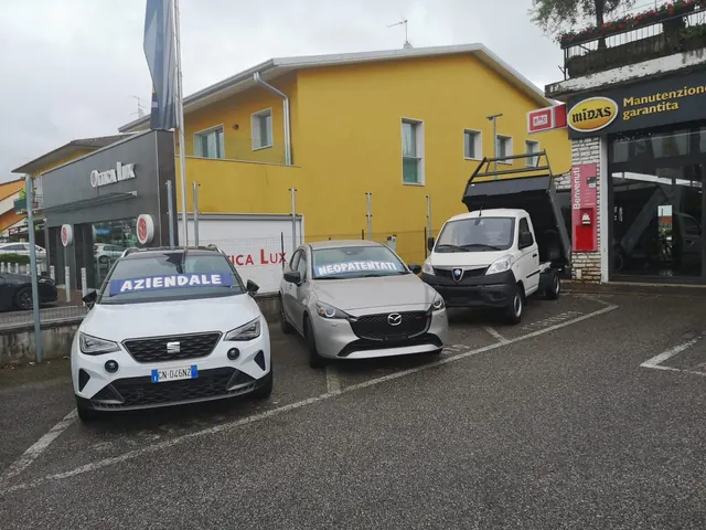 Auto a noleggio nel piazzale